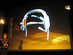 画像ギャラリー No.003のサムネイル画像 / ［GDC2008＃06］脳波で動かすゲームコントローラEmotiv EPOCは，2008年冬に299ドルで発売に