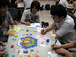 画像ギャラリー No.010のサムネイル画像 / デジタルゲーム開発者を対象に,ボードゲームのデザインを考えるワークショップ開催。講師は“あの”鈴木銀一郎氏