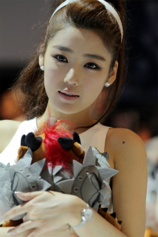 画像ギャラリー No.001のサムネイル画像 / ［G-Star 2011］恒例のコンパニオン写真集を掲載。過去最大規模となったG-Starの見どころはオンラインゲームだけじゃない？