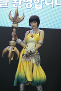 画像ギャラリー No.043のサムネイル画像 / ［G-Star 2011］恒例のコンパニオン写真集を掲載。過去最大規模となったG-Starの見どころはオンラインゲームだけじゃない？