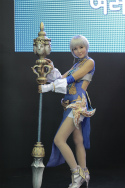 画像ギャラリー No.047のサムネイル画像 / ［G-Star 2011］恒例のコンパニオン写真集を掲載。過去最大規模となったG-Starの見どころはオンラインゲームだけじゃない？