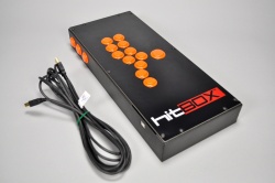 画像ギャラリー No.006のサムネイル画像 / 格闘ゲーム用“レバーレス”コントローラ「Hit Box」レビュー。「理論最速」を夢見るキワモノの実用性や如何に