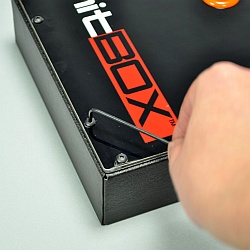 画像ギャラリー No.008のサムネイル画像 / 格闘ゲーム用“レバーレス”コントローラ「Hit Box」レビュー。「理論最速」を夢見るキワモノの実用性や如何に