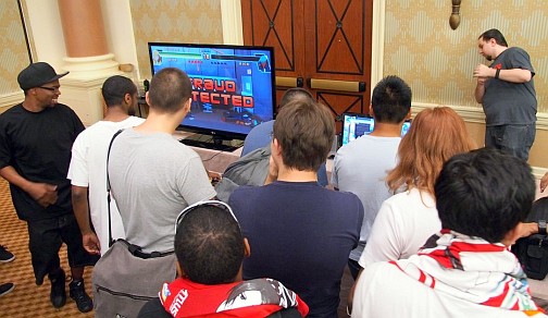 画像ギャラリー No.001のサムネイル画像 / ［EVO2012］格闘ゲーム用“レバーレス”コントローラ「Hit Box」の開発者，Dustin Huffer氏にミニインタビュー