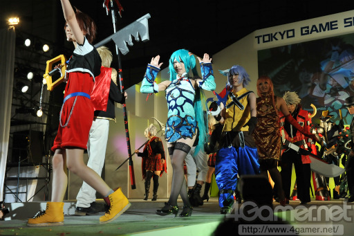 画像ギャラリー No.222のサムネイル画像 / ［TGS 2012］総勢200名近いコスプレイヤーが集まった「COSPLAY COLLECTION NIGHT＠TGS」をフォトレポート