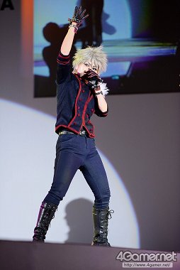 画像ギャラリー No.008のサムネイル画像 / ［TGS 2013］約200名ものコスプレイヤーがパフォーマンスを披露した「Cosplay Collection Night」をフォトレポート