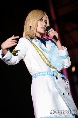 画像ギャラリー No.009のサムネイル画像 / ［TGS 2013］約200名ものコスプレイヤーがパフォーマンスを披露した「Cosplay Collection Night」をフォトレポート