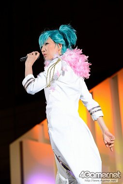画像ギャラリー No.010のサムネイル画像 / ［TGS 2013］約200名ものコスプレイヤーがパフォーマンスを披露した「Cosplay Collection Night」をフォトレポート