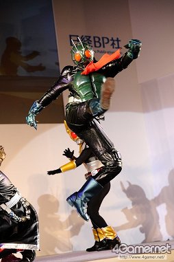 画像ギャラリー No.089のサムネイル画像 / ［TGS 2013］約200名ものコスプレイヤーがパフォーマンスを披露した「Cosplay Collection Night」をフォトレポート