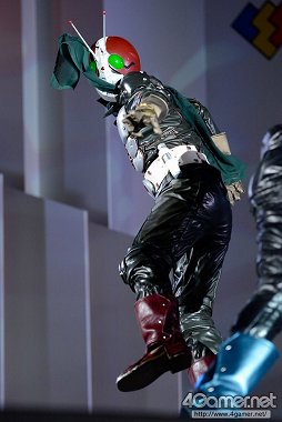 画像ギャラリー No.090のサムネイル画像 / ［TGS 2013］約200名ものコスプレイヤーがパフォーマンスを披露した「Cosplay Collection Night」をフォトレポート