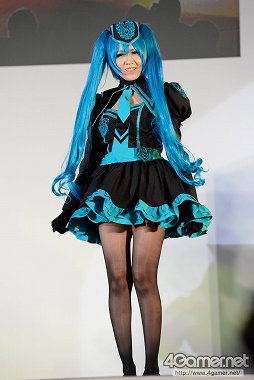 画像ギャラリー No.195のサムネイル画像 / ［TGS 2013］約200名ものコスプレイヤーがパフォーマンスを披露した「Cosplay Collection Night」をフォトレポート