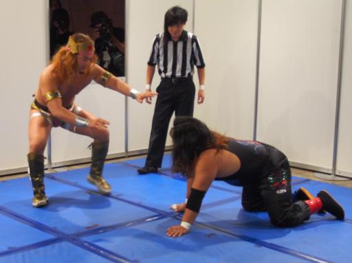 画像ギャラリー No.001のサムネイル画像 / ［TGS 2014］4Gamer×DDTプロレス，本日も13：00に第1試合をスタート