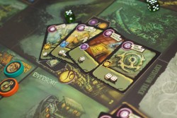 画像ギャラリー No.004のサムネイル画像 / ［SPIEL’14］南アフリカ発の小粋なダイスゲーム「Ancient Terrible Things」を紹介。「インディ・ジョーンズ」ライクな“パルプアドベンチャー”ゲーム