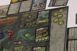 画像ギャラリー No.007のサムネイル画像 / ［SPIEL’14］南アフリカ発の小粋なダイスゲーム「Ancient Terrible Things」を紹介。「インディ・ジョーンズ」ライクな“パルプアドベンチャー”ゲーム