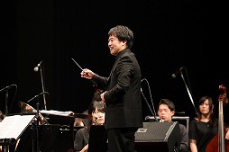 画像ギャラリー No.004のサムネイル画像 / 4年に一度のゲーム音楽フェス「4starオーケストラ2019」。吹奏楽,小中編成とトーク,オーケストラ+バンドの3ステージが披露された会場の模様をレポート