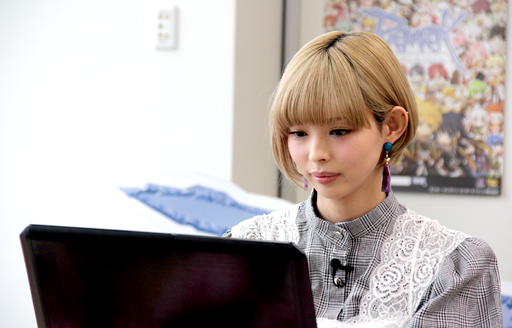 画像ギャラリー No.002のサムネイル画像 / 「ラグナロクオンライン」WebCM撮影現場をレポート。ROガチプレイヤーで有名な最上もがさんがはじめてドラム族に触った反応は?