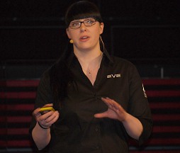 画像ギャラリー No.009のサムネイル画像 / 2012年のテーマは再生。「EVE FANFEST 2012」で行われた「EVE Online」基調講演レポート