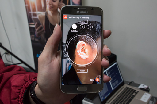 画像ギャラリー No.003のサムネイル画像 / ［COMPUTEX］スマホで耳と顔の写真を撮るだけで，あなたのためにヘッドフォンのサウンドをフルチューン!? Creativeの新技術「Super X-Fi」を聞いてきた