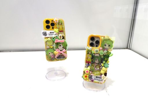 画像ギャラリー No.010のサムネイル画像 / 「にじフェス2026」美術室＆資料室レポート。ライバーの私物，新人たちによるエモ写真展示，会場イチ目立つ月ノ美兎巨大バルーンまで目白押し