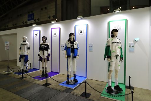画像ギャラリー No.017のサムネイル画像 / 「にじフェス2026」美術室＆資料室レポート。ライバーの私物，新人たちによるエモ写真展示，会場イチ目立つ月ノ美兎巨大バルーンまで目白押し