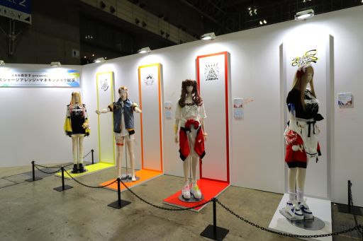 画像ギャラリー No.018のサムネイル画像 / 「にじフェス2026」美術室＆資料室レポート。ライバーの私物，新人たちによるエモ写真展示，会場イチ目立つ月ノ美兎巨大バルーンまで目白押し