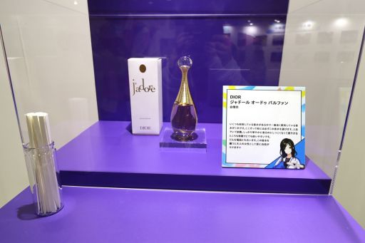 画像ギャラリー No.021のサムネイル画像 / 「にじフェス2026」美術室＆資料室レポート。ライバーの私物，新人たちによるエモ写真展示，会場イチ目立つ月ノ美兎巨大バルーンまで目白押し