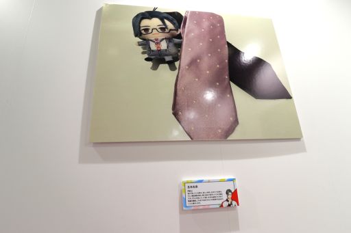 画像ギャラリー No.035のサムネイル画像 / 「にじフェス2026」美術室＆資料室レポート。ライバーの私物，新人たちによるエモ写真展示，会場イチ目立つ月ノ美兎巨大バルーンまで目白押し