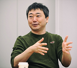 画像ギャラリー No.044のサムネイル画像 / La MirageのAmie氏とROBINのまんがコーナーのROBIN氏を招いた座談会「MMO今昔物語」。「UO」「EQ」「WoW」……MMOの黄金時代を駆け抜けたプレイヤーたち