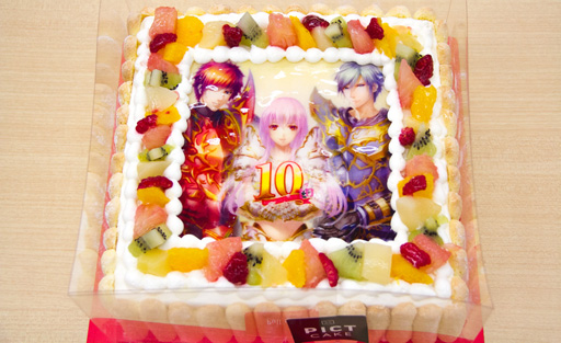 画像ギャラリー No.002のサムネイル画像 / 「ミュー」のGMモスグリーン氏とポンガイエロー氏が10周年記念ケーキを持って4Gamer編集部に来訪。12月の記念イベントについても聞いてみた