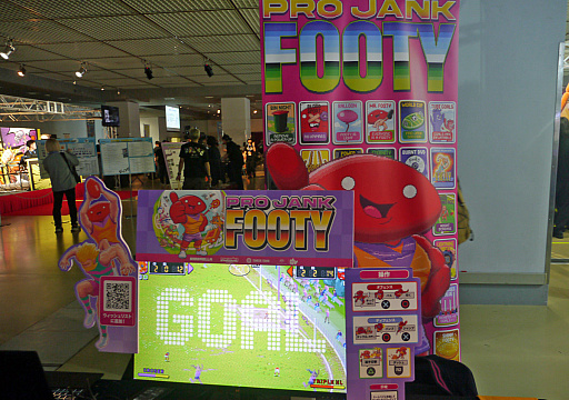 画像ギャラリー No.001のサムネイル画像 / スポーツ×ローグライトで笑いを生む「Pro Jank Footy」。点数を盗む，選手巨大化，突如ブルースクリーンなど試合はカオス［BitSummit］