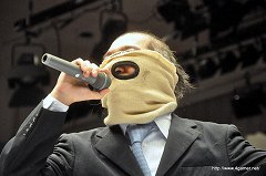 画像ギャラリー No.014のサムネイル画像 / SMASH.19の会場で「信長の野望 Online」×「のぶニャがの野望」“髪切デスマッチ”がついに決着。ニャラキヒロシゲ氏が落ち武者(?)になった断髪式の模様をレポート