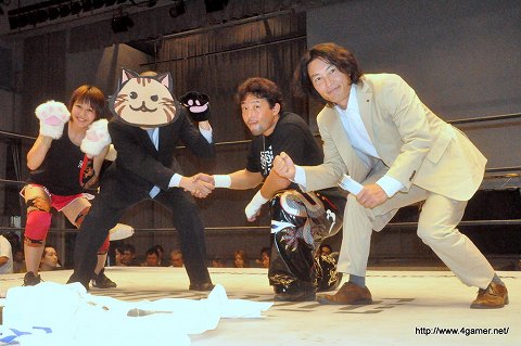 画像ギャラリー No.015のサムネイル画像 / SMASH.19の会場で「信長の野望 Online」×「のぶニャがの野望」“髪切デスマッチ”がついに決着。ニャラキヒロシゲ氏が落ち武者(?)になった断髪式の模様をレポート