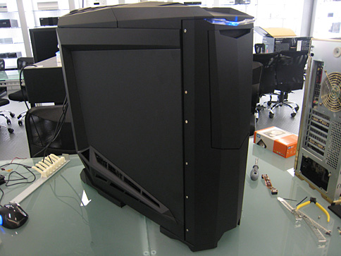 画像ギャラリー No.002のサムネイル画像 / ［COMPUTEX 2008＃04］ゲーマー向けブランド「Raven」を立ち上げるSilverStone，個性的な冷却仕様のPCケースを公開