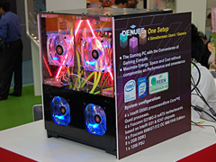 画像ギャラリー No.008のサムネイル画像 / ［COMPUTEX 2008＃06］ゲームの4人同時対戦を可能にする“4PC in 1”な1台「DENUBE」