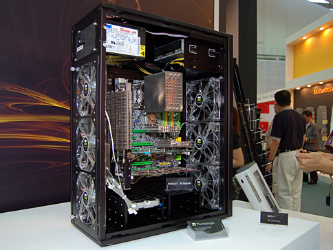 画像ギャラリー No.008のサムネイル画像 / ［COMPUTEX 2008＃20］ファンレス＋液冷と直列ファン冷却仕様，2種類の個性的なPCケースをThermalrightが展示