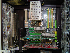 画像ギャラリー No.009のサムネイル画像 / ［COMPUTEX 2008＃20］ファンレス＋液冷と直列ファン冷却仕様，2種類の個性的なPCケースをThermalrightが展示
