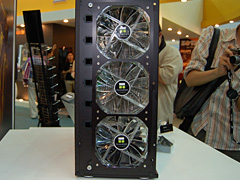 画像ギャラリー No.012のサムネイル画像 / ［COMPUTEX 2008＃20］ファンレス＋液冷と直列ファン冷却仕様，2種類の個性的なPCケースをThermalrightが展示
