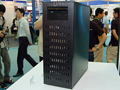 画像ギャラリー No.016のサムネイル画像 / ［COMPUTEX 2008＃20］ファンレス＋液冷と直列ファン冷却仕様，2種類の個性的なPCケースをThermalrightが展示