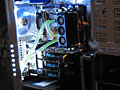 ［COMPUTEX 2008＃24］「ゲームには64bit OS＆4GB以上のメインメモリが最適」。Corsairが64bit環境への移行を勧めるデモを実施