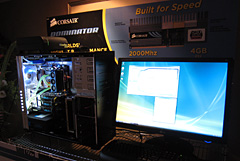 画像ギャラリー No.002のサムネイル画像 / ［COMPUTEX 2008＃24］「ゲームには64bit OS＆4GB以上のメインメモリが最適」。Corsairが64bit環境への移行を勧めるデモを実施