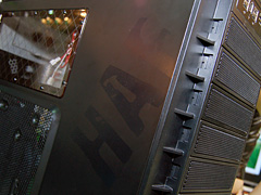 画像ギャラリー No.003のサムネイル画像 / ［COMPUTEX 2008＃26］ゲーマー向けPCケースは「見た目より機能」の時代へ？