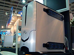 画像ギャラリー No.013のサムネイル画像 / ［COMPUTEX 2008＃26］ゲーマー向けPCケースは「見た目より機能」の時代へ？