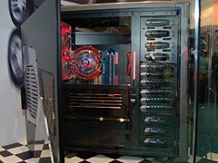 画像ギャラリー No.033のサムネイル画像 / ［COMPUTEX 2008＃26］ゲーマー向けPCケースは「見た目より機能」の時代へ？