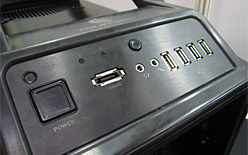 画像ギャラリー No.003のサムネイル画像 / Cooler Master,防滴仕様のゲーマー向けPCケース「CM Storm Scout」をCeBIT 2009で公開