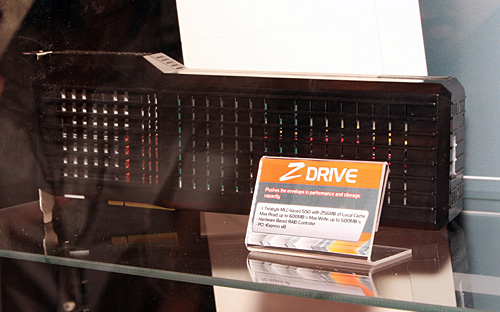 画像ギャラリー No.002のサムネイル画像 / OCZの爆速SSD「Z Drive」は最短で2009年5月にも発売へ。ゲーマー向けキーボードとマウスの新型も