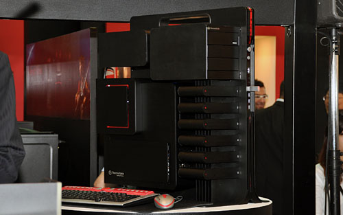 画像ギャラリー No.002のサムネイル画像 / ［COMPUTEX］熱源を完全分離。Thermaltake，創業10周年記念のゲーマー向けハイエンドケース「Level 10」を発表