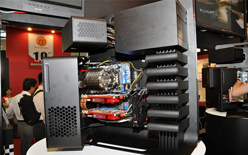 画像ギャラリー No.003のサムネイル画像 / ［COMPUTEX］熱源を完全分離。Thermaltake，創業10周年記念のゲーマー向けハイエンドケース「Level 10」を発表