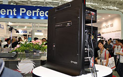 画像ギャラリー No.006のサムネイル画像 / ［COMPUTEX］熱源を完全分離。Thermaltake，創業10周年記念のゲーマー向けハイエンドケース「Level 10」を発表