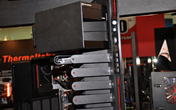 画像ギャラリー No.008のサムネイル画像 / ［COMPUTEX］熱源を完全分離。Thermaltake，創業10周年記念のゲーマー向けハイエンドケース「Level 10」を発表