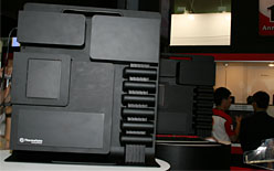 画像ギャラリー No.012のサムネイル画像 / ［COMPUTEX］熱源を完全分離。Thermaltake，創業10周年記念のゲーマー向けハイエンドケース「Level 10」を発表